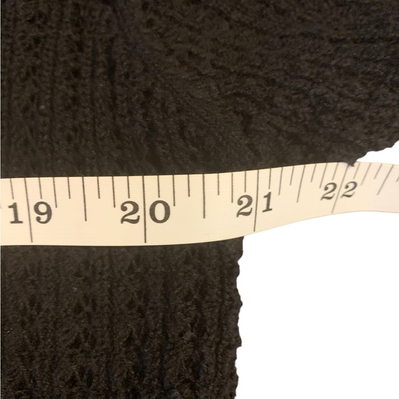 Cato Women's Little Black Sweater Large but fits like a Med/Large - Picture 5 of 6